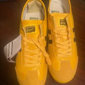 Onisuka tiger sneakers 
Size 8 US
Unisex